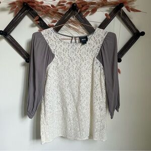 Maeve for Anthropologie Cream Lace Top with Gray Lavender Sleeves